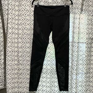 ALO Yoga Black Mesh Panels Leggings Size M/L
